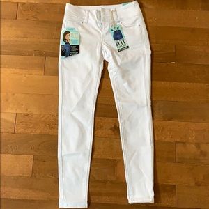 White skinny jeans